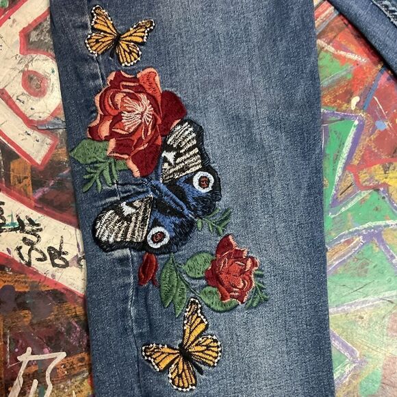 ZARA Trafaluc Soft comfy Distrssed Embroidered Butterfly Skinny Jeans 28 waist - Picture 15 of 15
